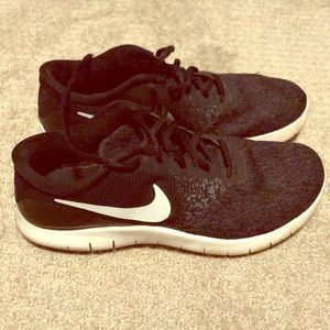 NIKE Flex Contact Sneakers